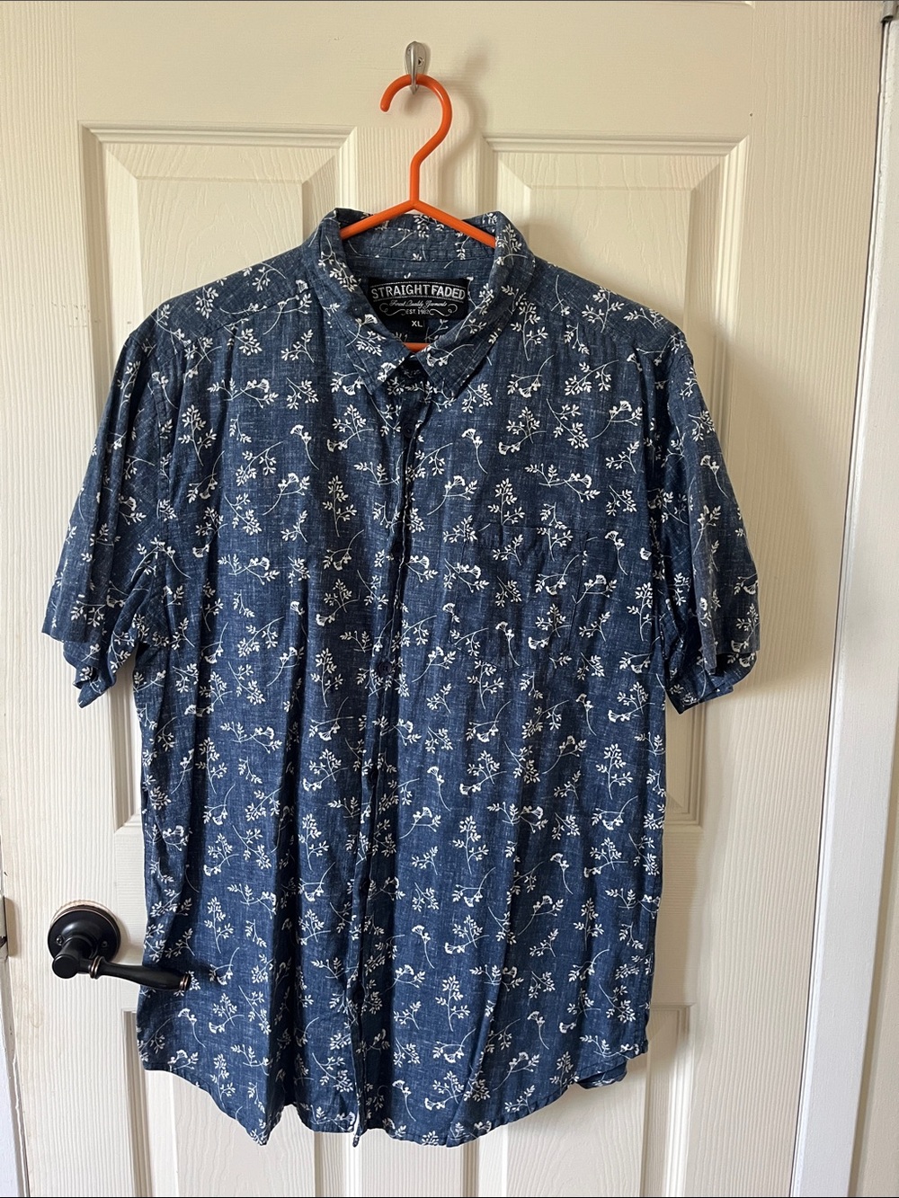 Men's Navy Floral Short-Sleeve Button-Down Shirt